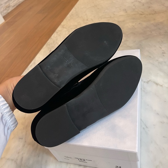 Beautiful girls shoes. Velvet withe brooch. Brand new in box. - Picture 3 of 5